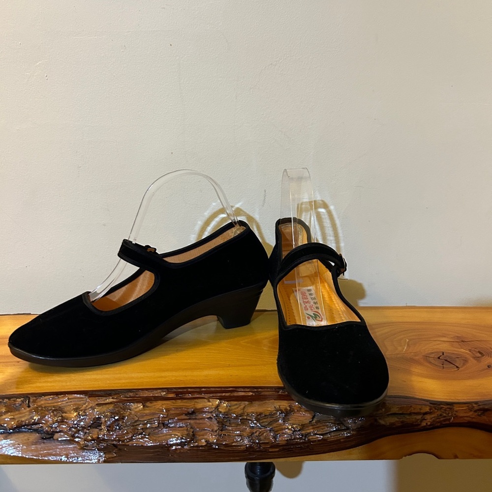 Velvet Mary Jane  with heel size 39 NWOT
